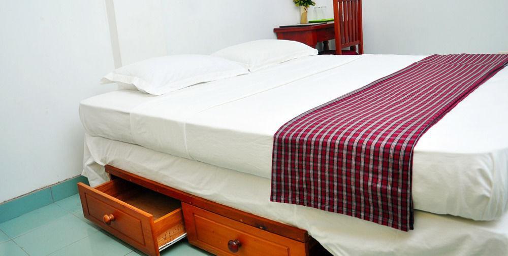 פנאדורה Oyo 290 Night Station Hotel מראה חיצוני תמונה