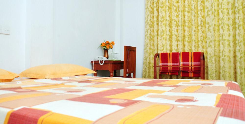 פנאדורה Oyo 290 Night Station Hotel מראה חיצוני תמונה