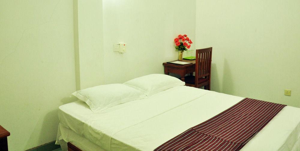 פנאדורה Oyo 290 Night Station Hotel מראה חיצוני תמונה