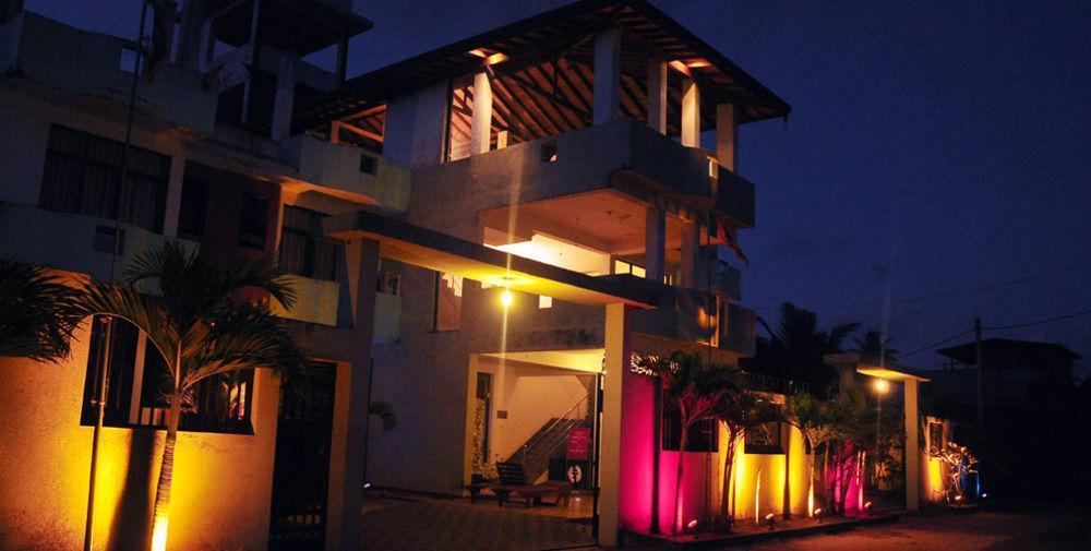 פנאדורה Oyo 290 Night Station Hotel מראה חיצוני תמונה