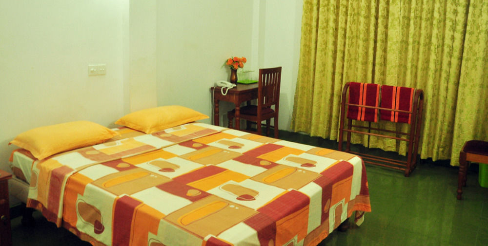 פנאדורה Oyo 290 Night Station Hotel מראה חיצוני תמונה
