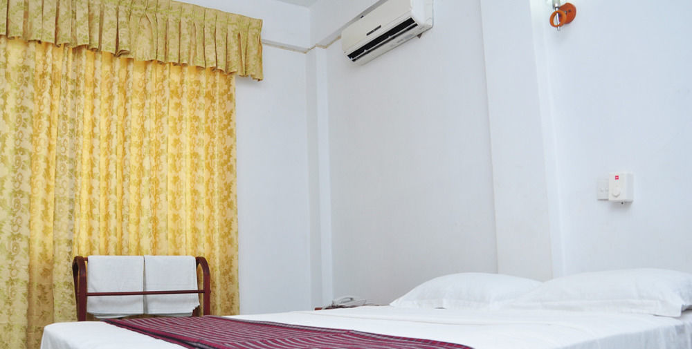 פנאדורה Oyo 290 Night Station Hotel מראה חיצוני תמונה