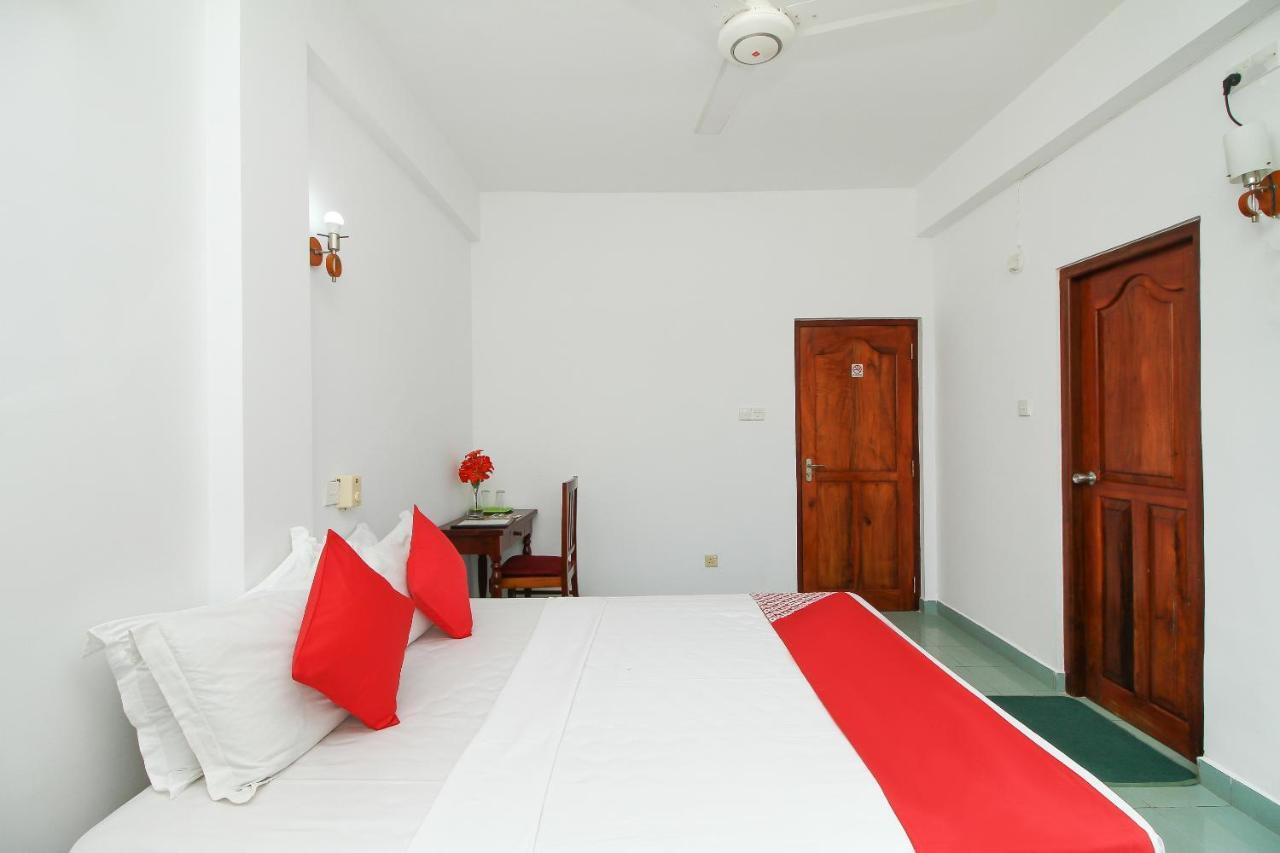 פנאדורה Oyo 290 Night Station Hotel מראה חיצוני תמונה