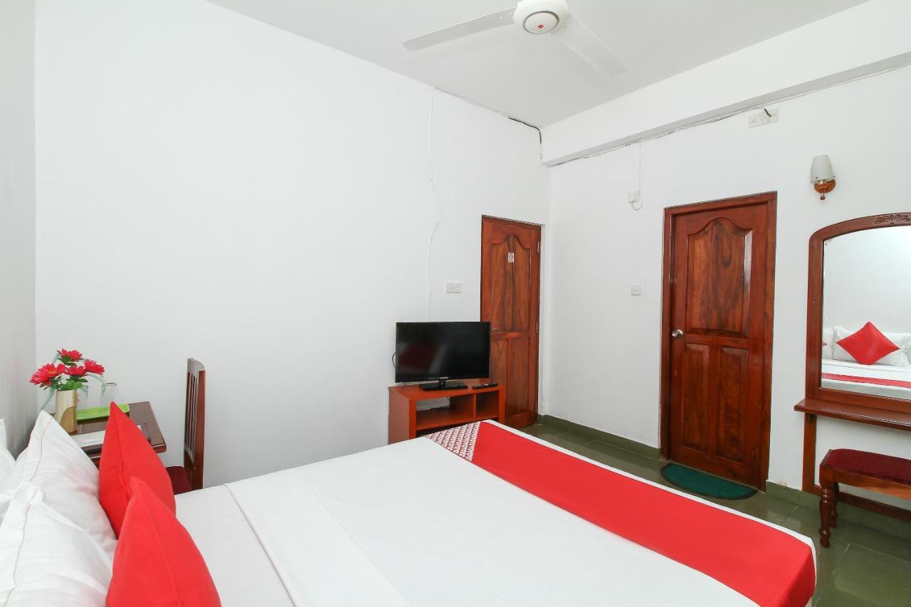 פנאדורה Oyo 290 Night Station Hotel מראה חיצוני תמונה