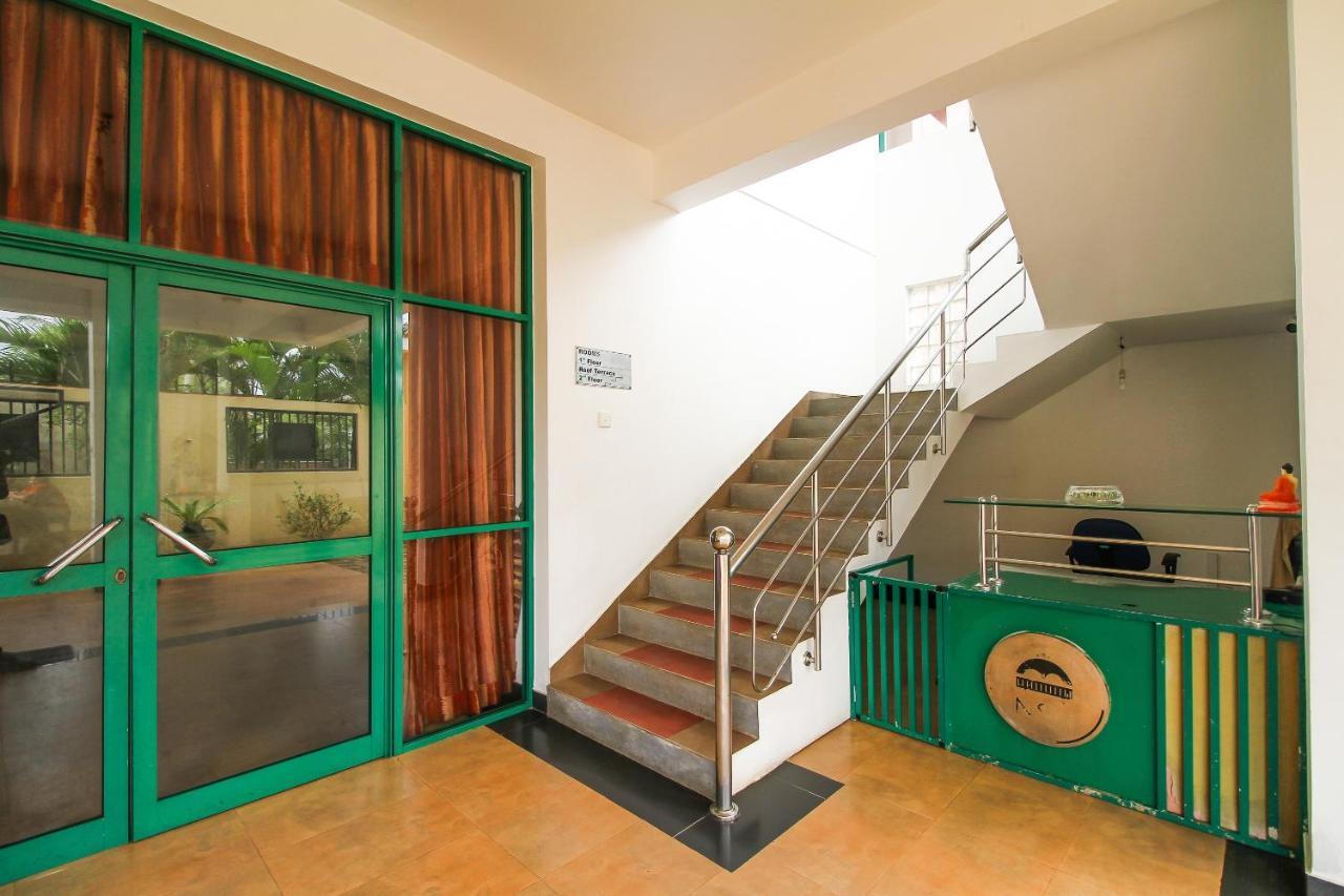 פנאדורה Oyo 290 Night Station Hotel מראה חיצוני תמונה