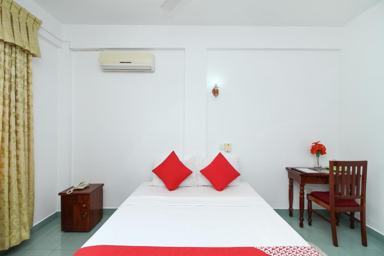 פנאדורה Oyo 290 Night Station Hotel מראה חיצוני תמונה